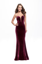 Load image into Gallery viewer, La Femme Prom Dress Style 25158