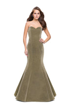 Load image into Gallery viewer, La Femme Prom Dress Style 25811