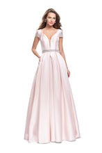 Load image into Gallery viewer, La Femme Gigi Prom Dress Style 26327